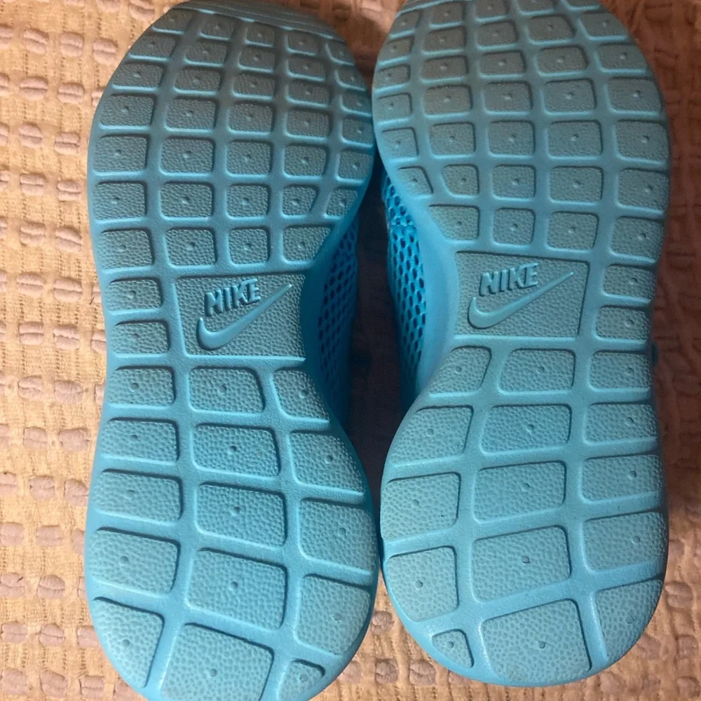 Nike Roche Teal Tennis Shoe Sneakers - Picture 7 of 7